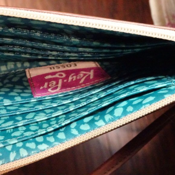 LAST CHANCE! MAKE AND OFFER!!! Fossil Wristlet - Picture 2 of 2